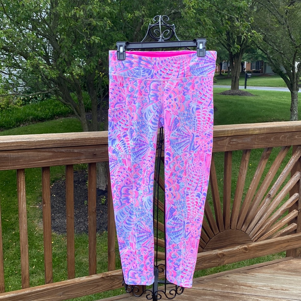 Lilly Pulitzer Raz Berry See You Soon Luxletic leggings size M. SPF 50